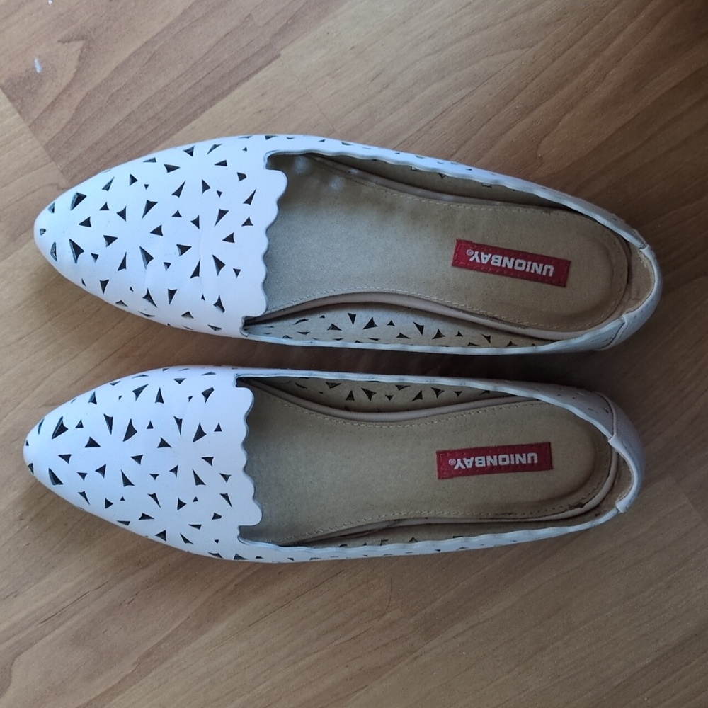 Baby pink flower flats